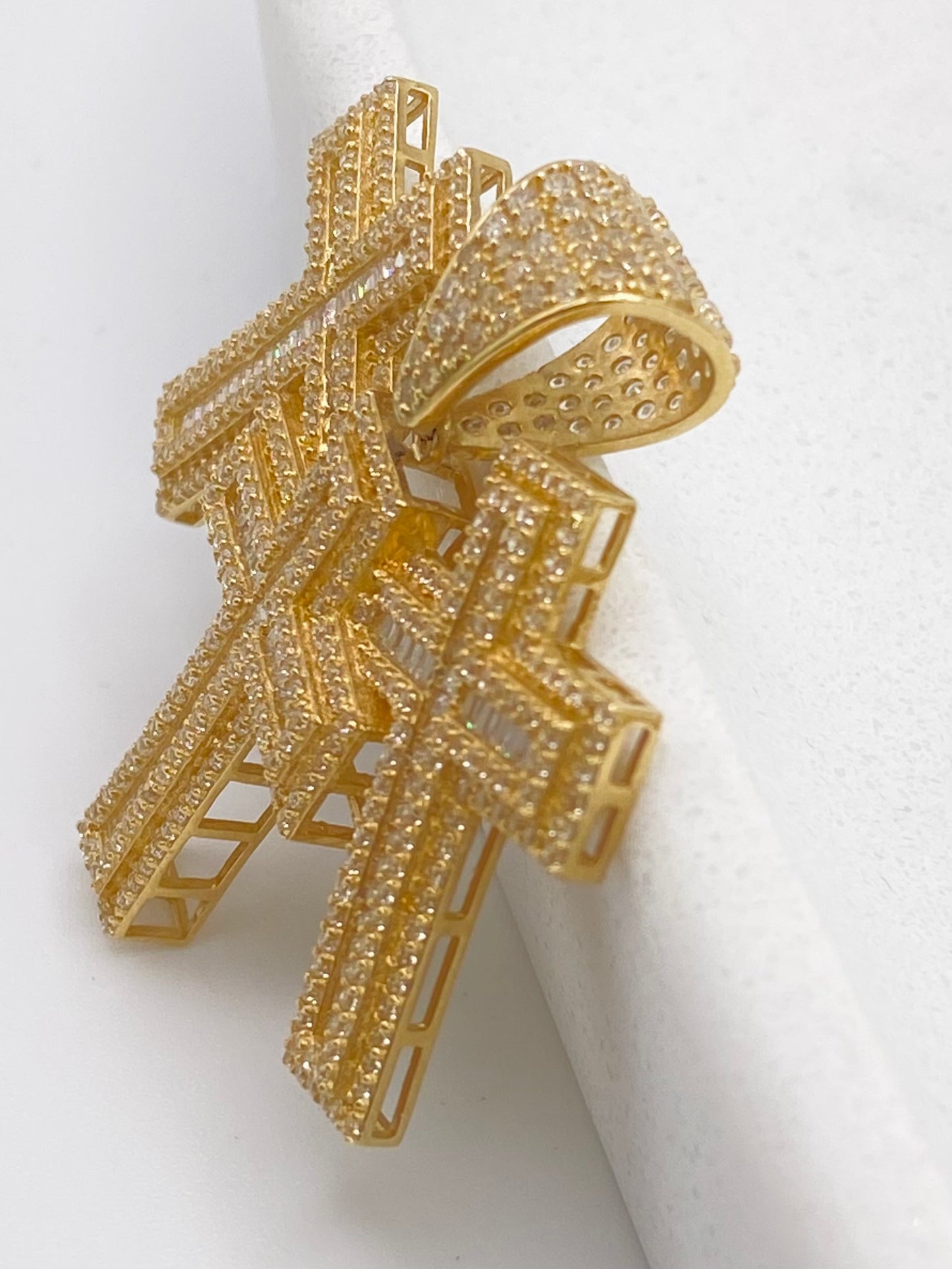 Medalla de cruz con zirconia 14k