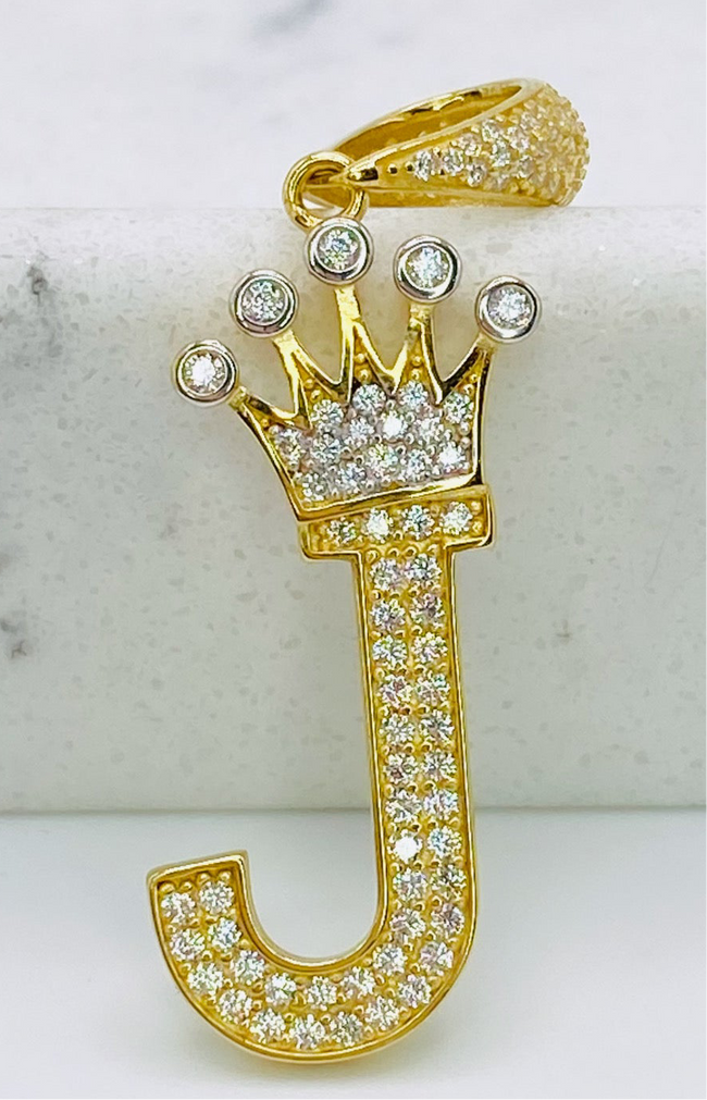 Medalla letra 18k,  4cm x 1cm