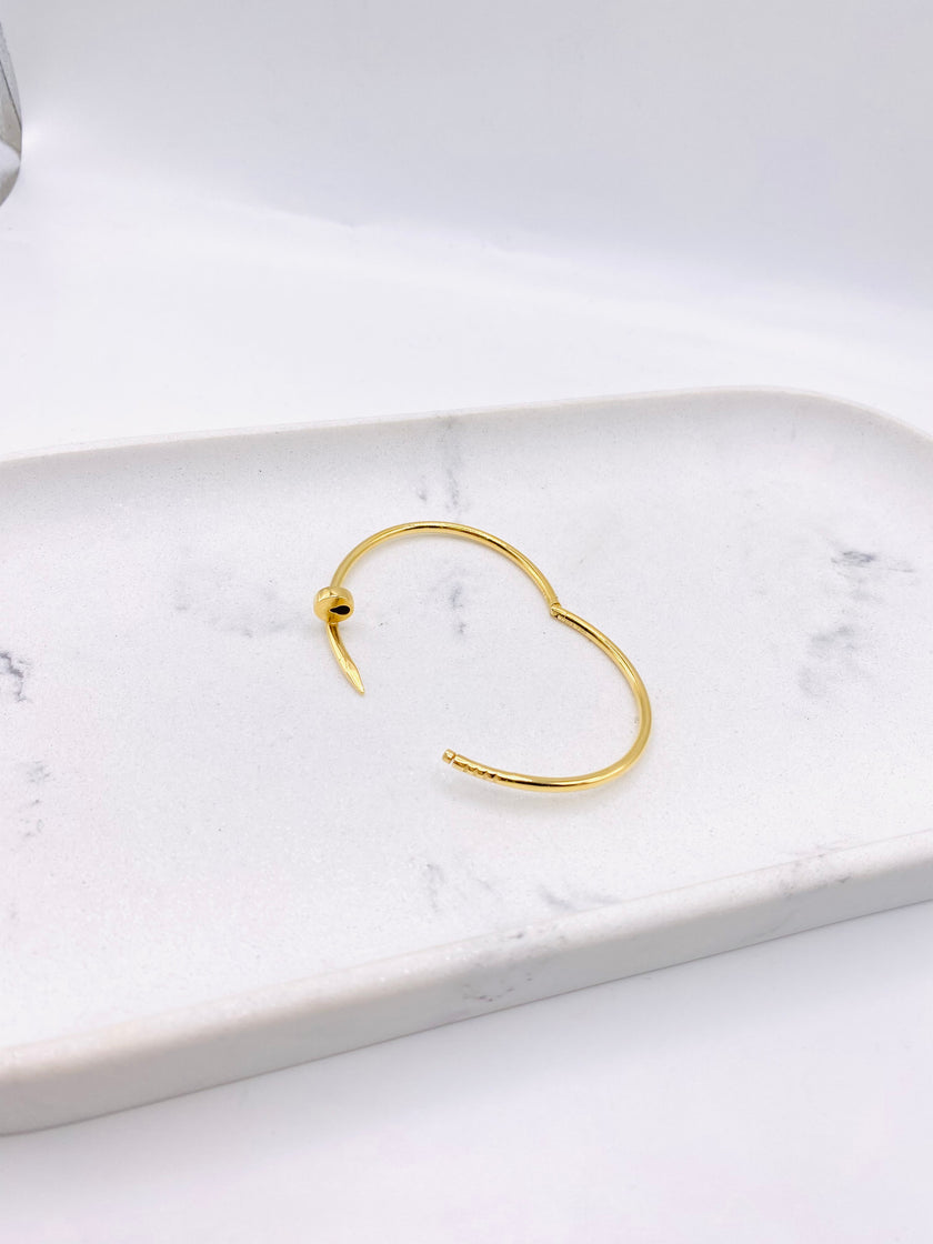Pulsa tipo clavo 14k, talla 17,