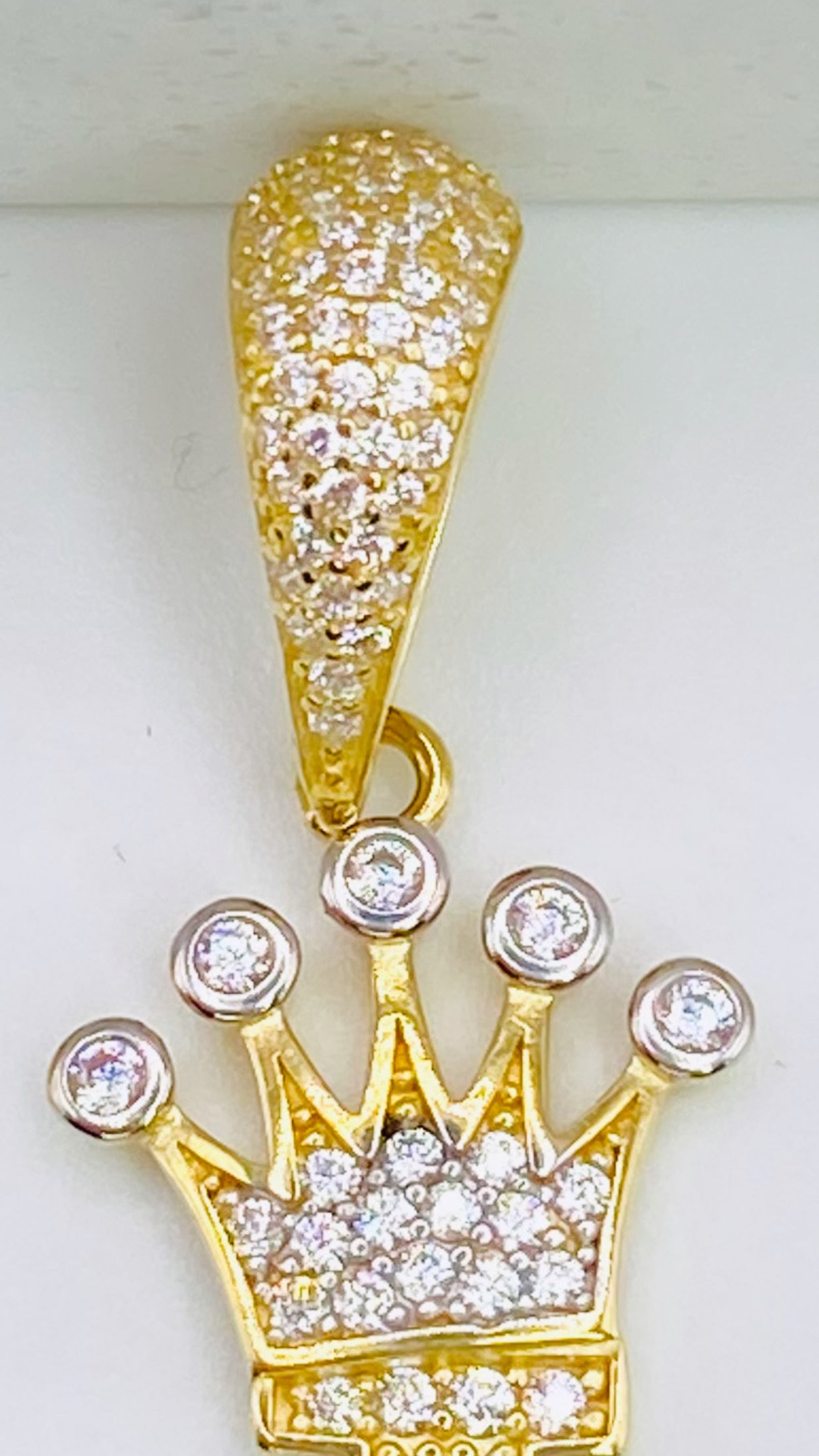 Medalla letra 18k,  4cm x 1cm