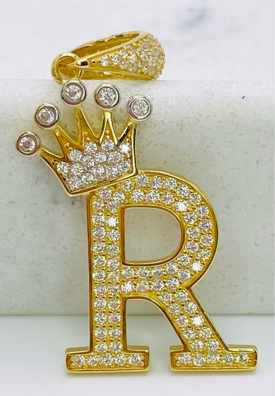 Medalla letra 18k,  4cm x 2cm