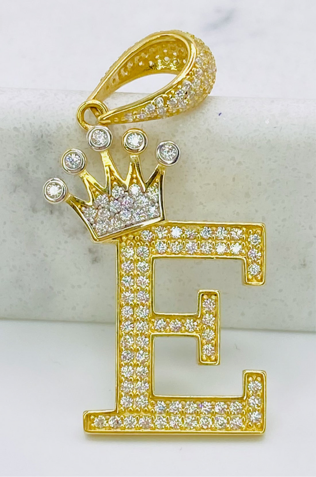 Medalla letra 18k, 4cm x 1.5cm