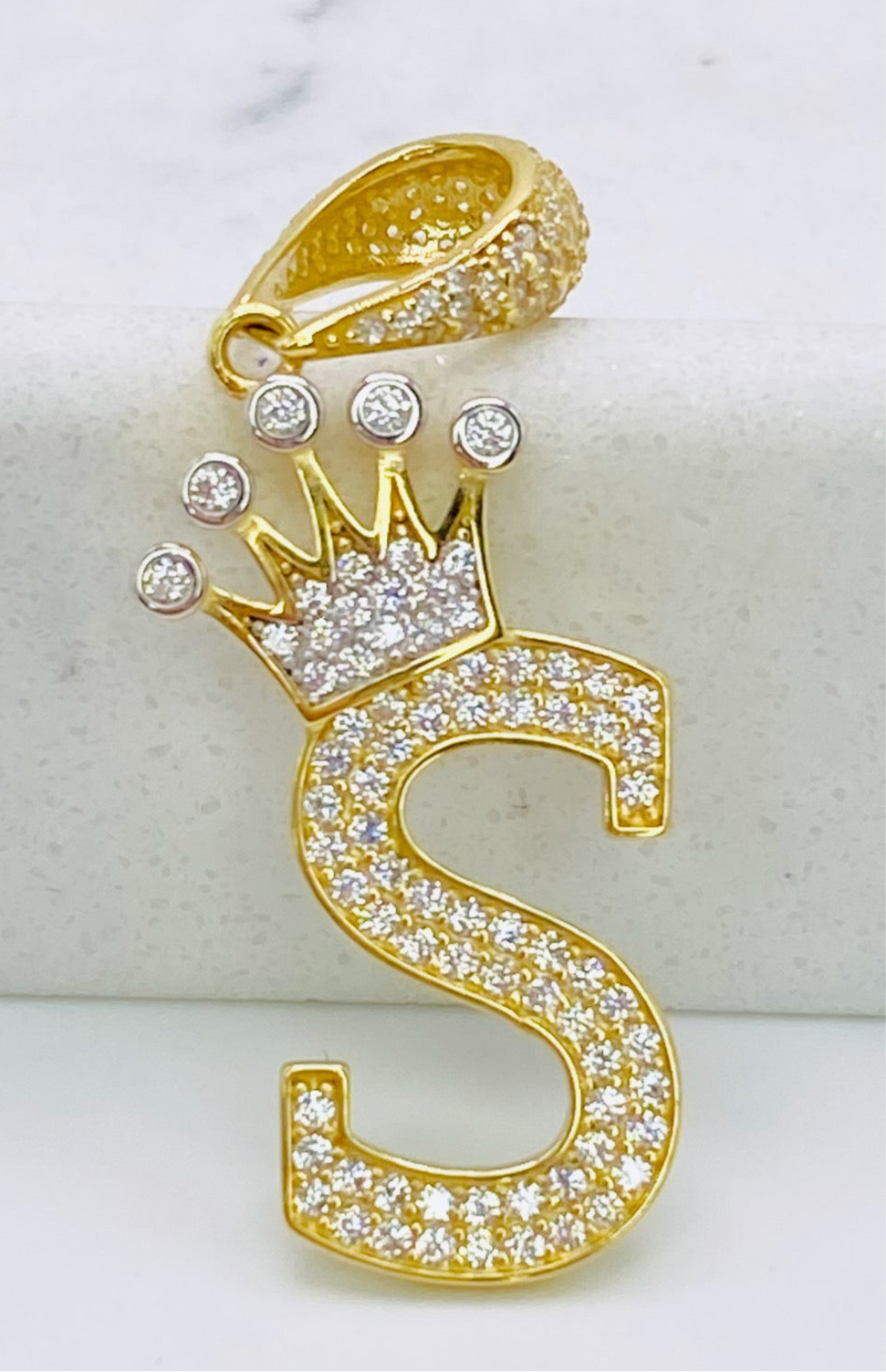 Medalla letra 18k, 3.5cm x 1cm