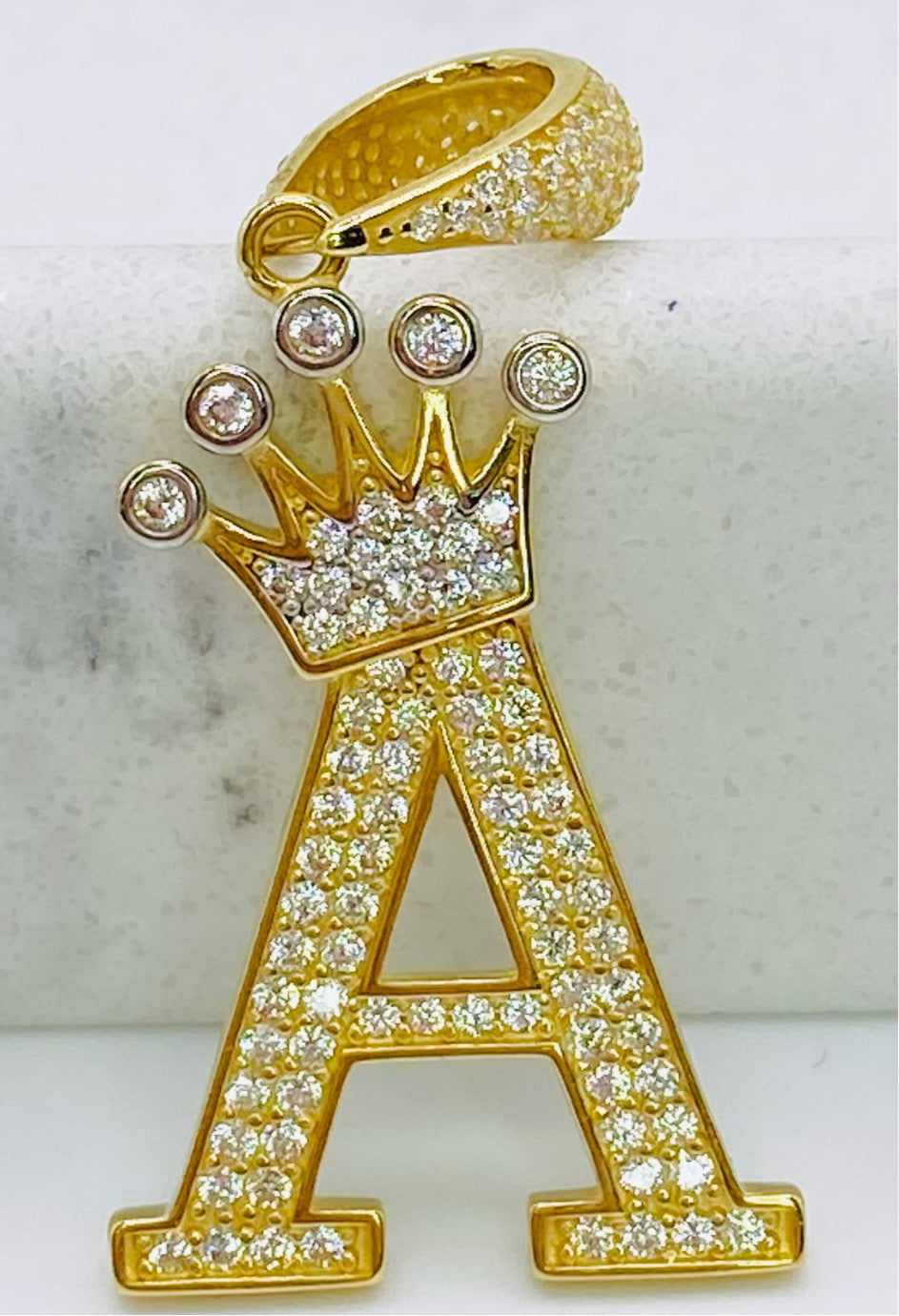Medalla letra 18k,   4cm x 2cm