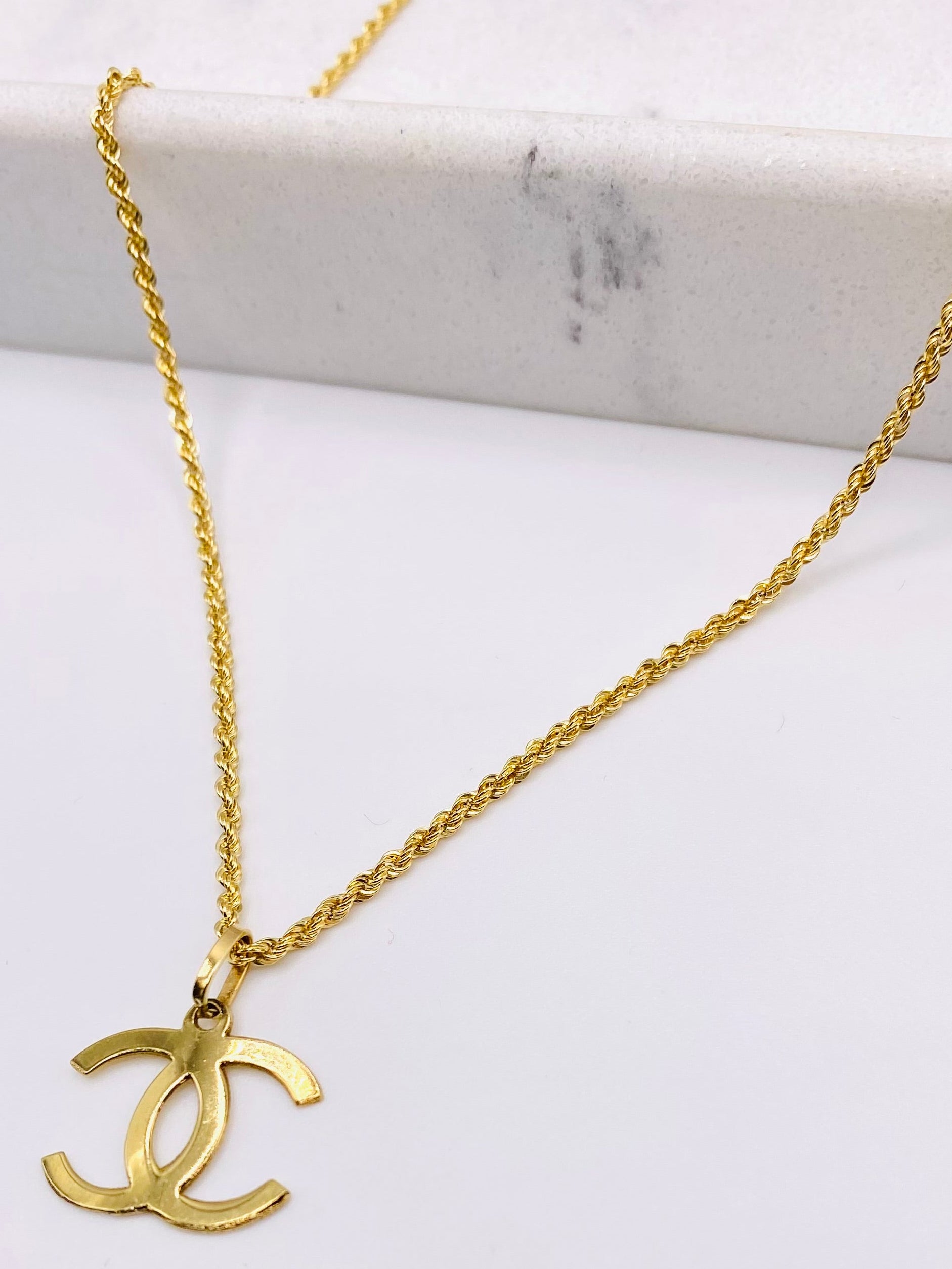 Cadena medalla Chanel 18k