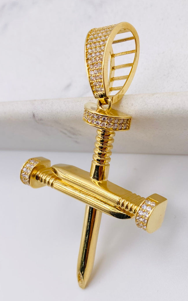 Cruz de clavos 14k, 7cm x 4cm