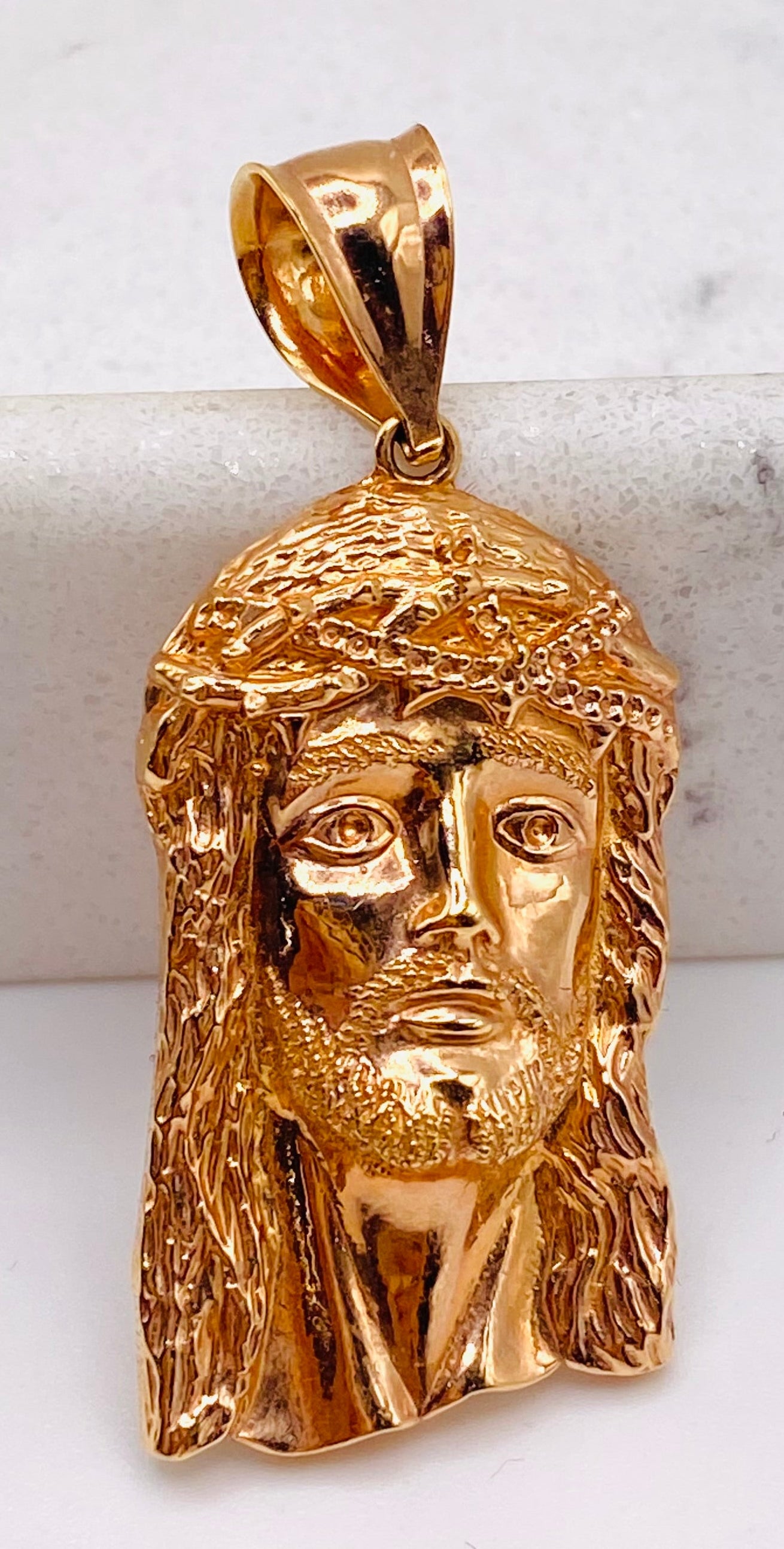 Cara de cristo rosa 14k, 2cm x 4cm