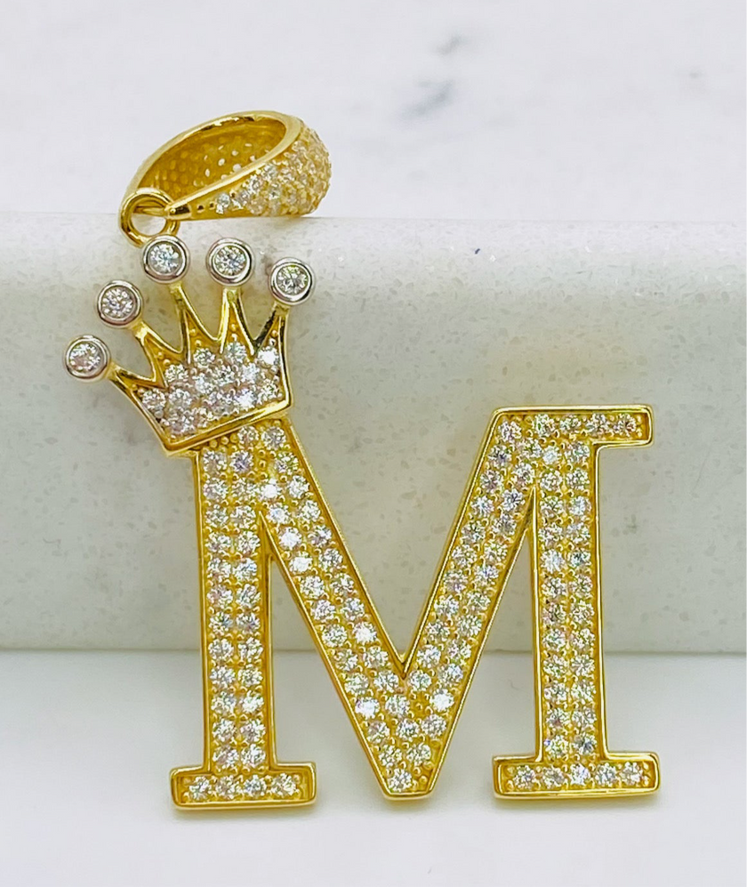 Medalla letra 18k, 4cm x 2.5cm
