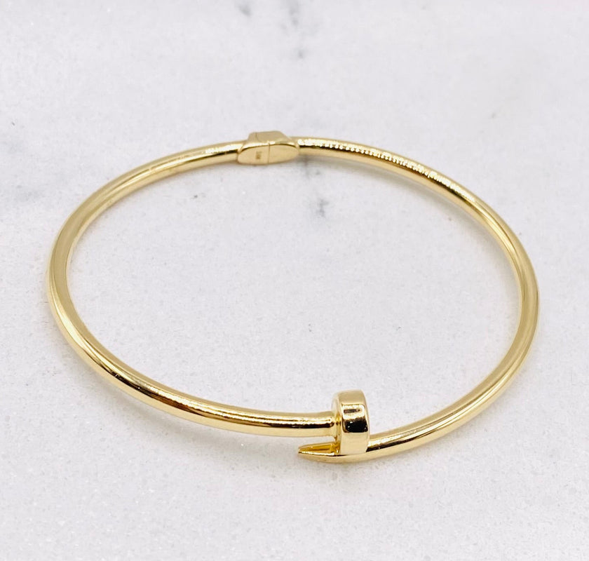 Pulsa tipo clavo 14k, talla 17